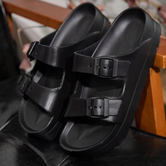 ❇️SOLD❇️ SHEIN Buckle Decor Footbed Sandals - Picture 5 of 6